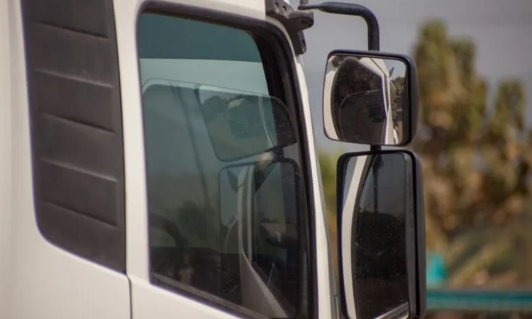 Apa itu blind spot truk, Sumber: nitrocdn.com