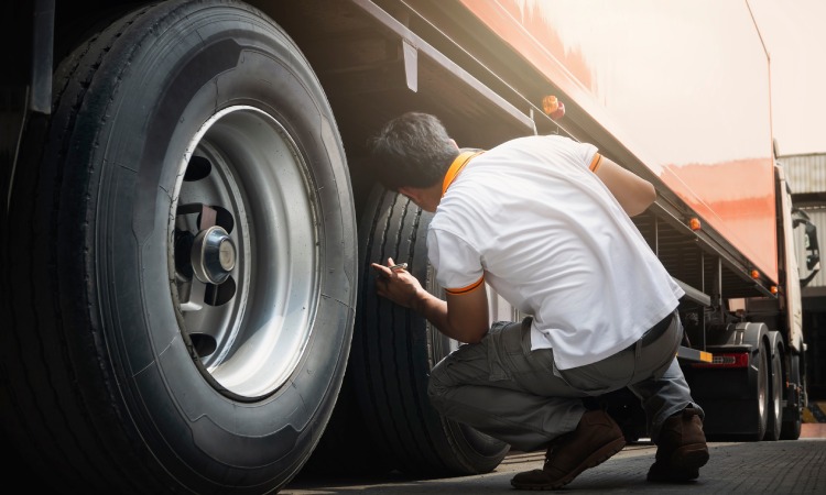 Biaya perawatan truk per bulan, Sumber: stearnscompanies.com