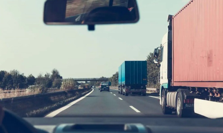 Blind spot truk, Sumber: autoaccident.com