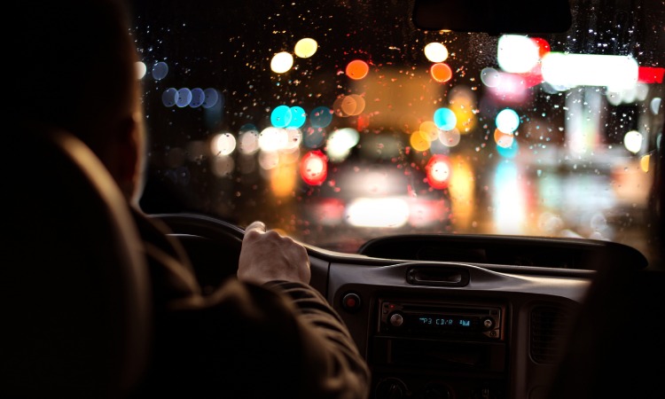 Tips mengemudi di malam hari, Sumber: visionaryeyecentre.com