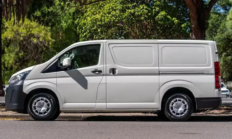 Fitur keamanan hiace, Sumber: drive.com.au