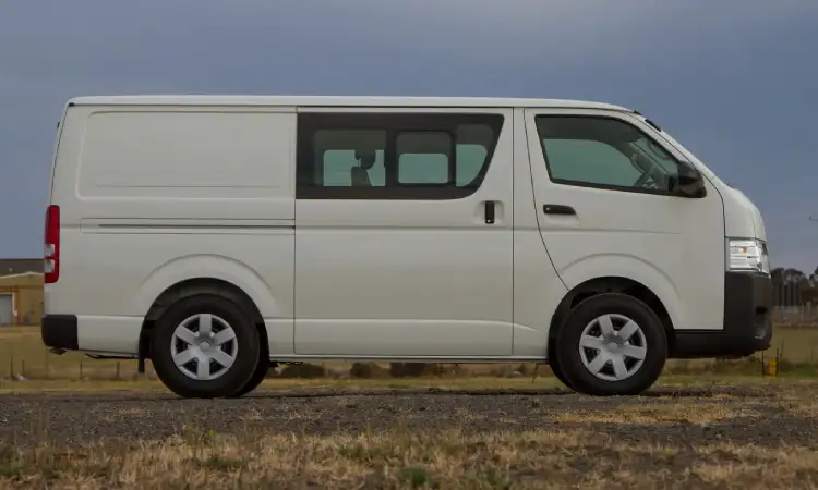 Hiace di perjalanan, Sumber: practicalmotoring.com.au