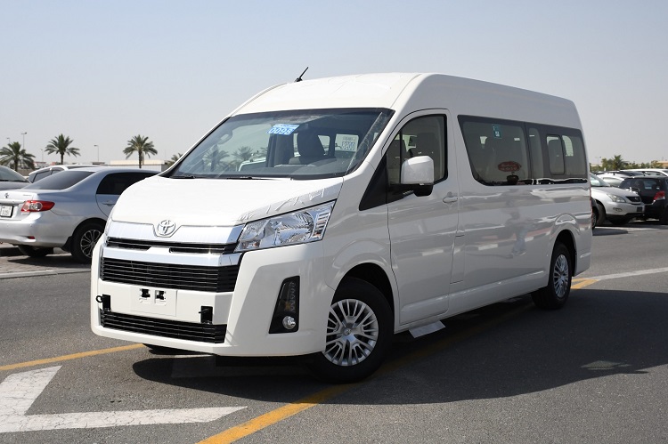 Hiace yang cocok untuk pergi bersama rombongan, Sumber: almadinacars.com