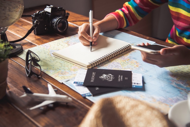 Perjalanan wisata lancar jika direncanakan dengan matang, Sumber: happydaystravelblog.com