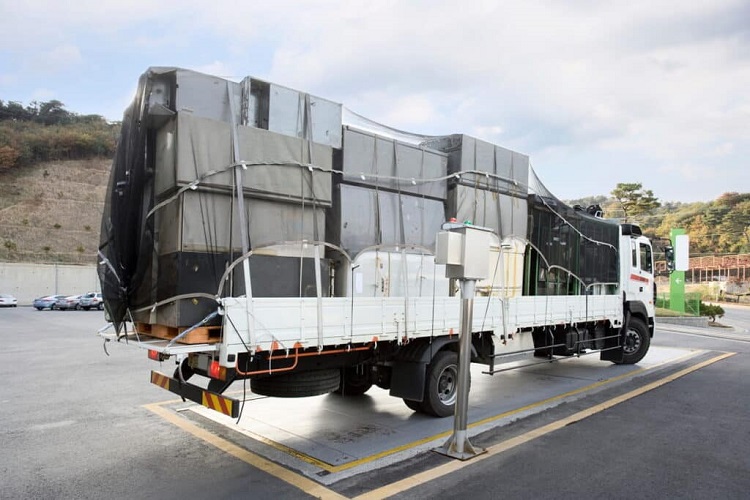 Truk kelebihan muatan, Sumber: askadamskutner.com