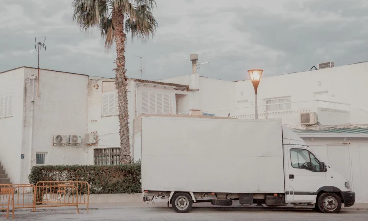 Sewa truk box, Sumber: pexels.com