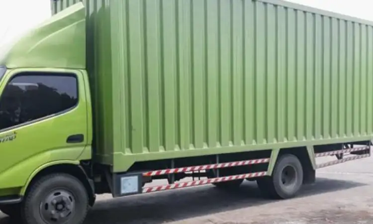 Truk double engkel, Sumber: yosualogistik.co.id